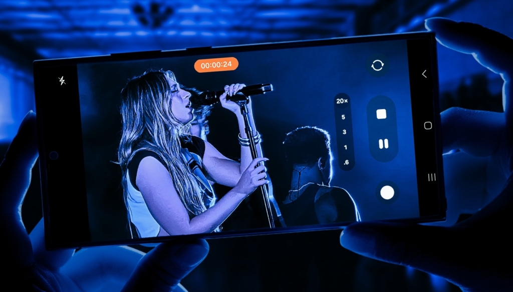 https://wearesocial.com/au/wp-content/uploads/sites/15/2025/05/Hero-Image-Horizontal-Phone-text-copy-2-1024x584.jpeg