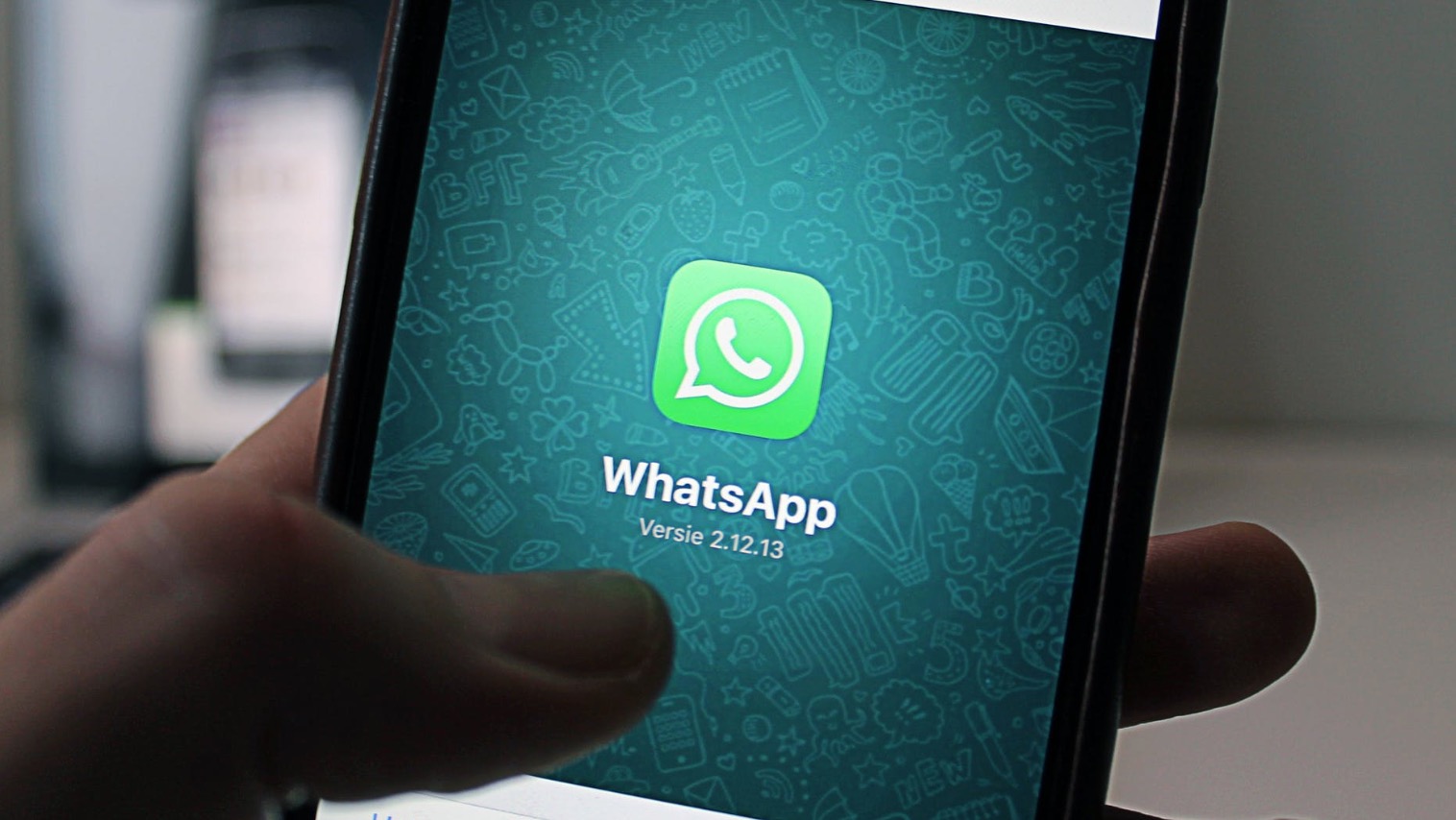 WhatsApp per combattere l'isolamento e le fake news